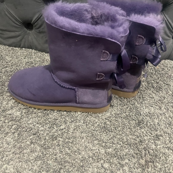 Girls purple Bailey Bow UGGs size US 5 - Picture 2 of 14